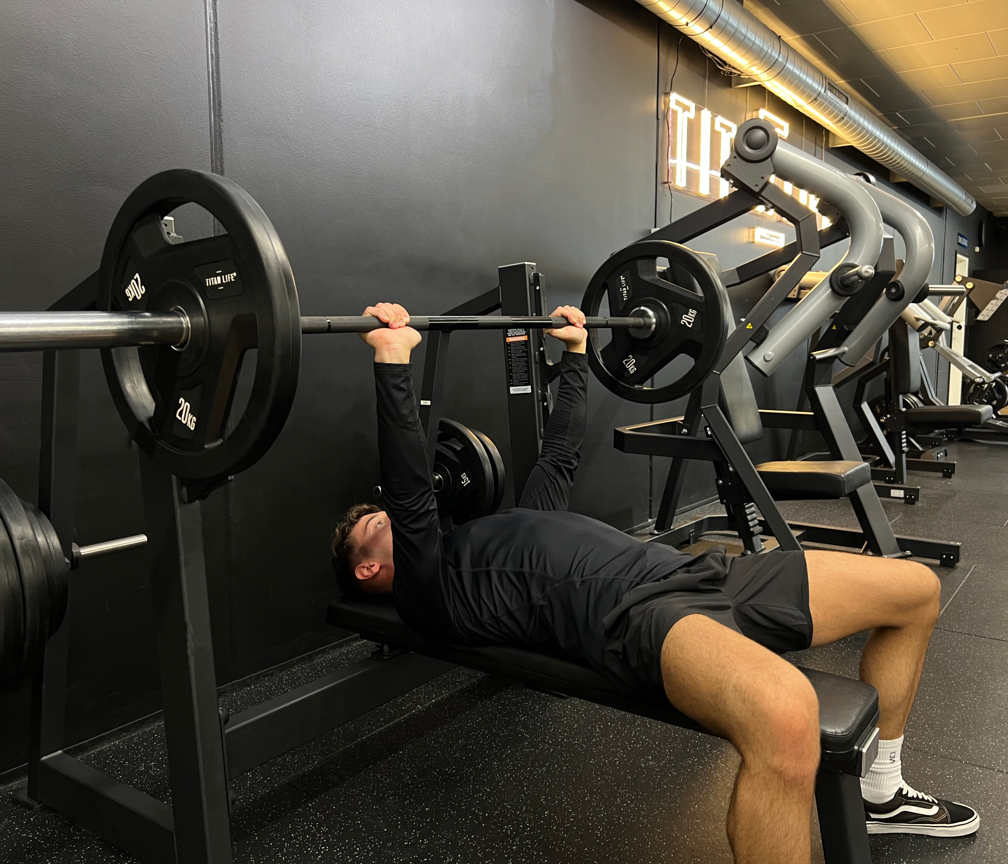 TITAN LIFE PRO Evost II Flat Bench 