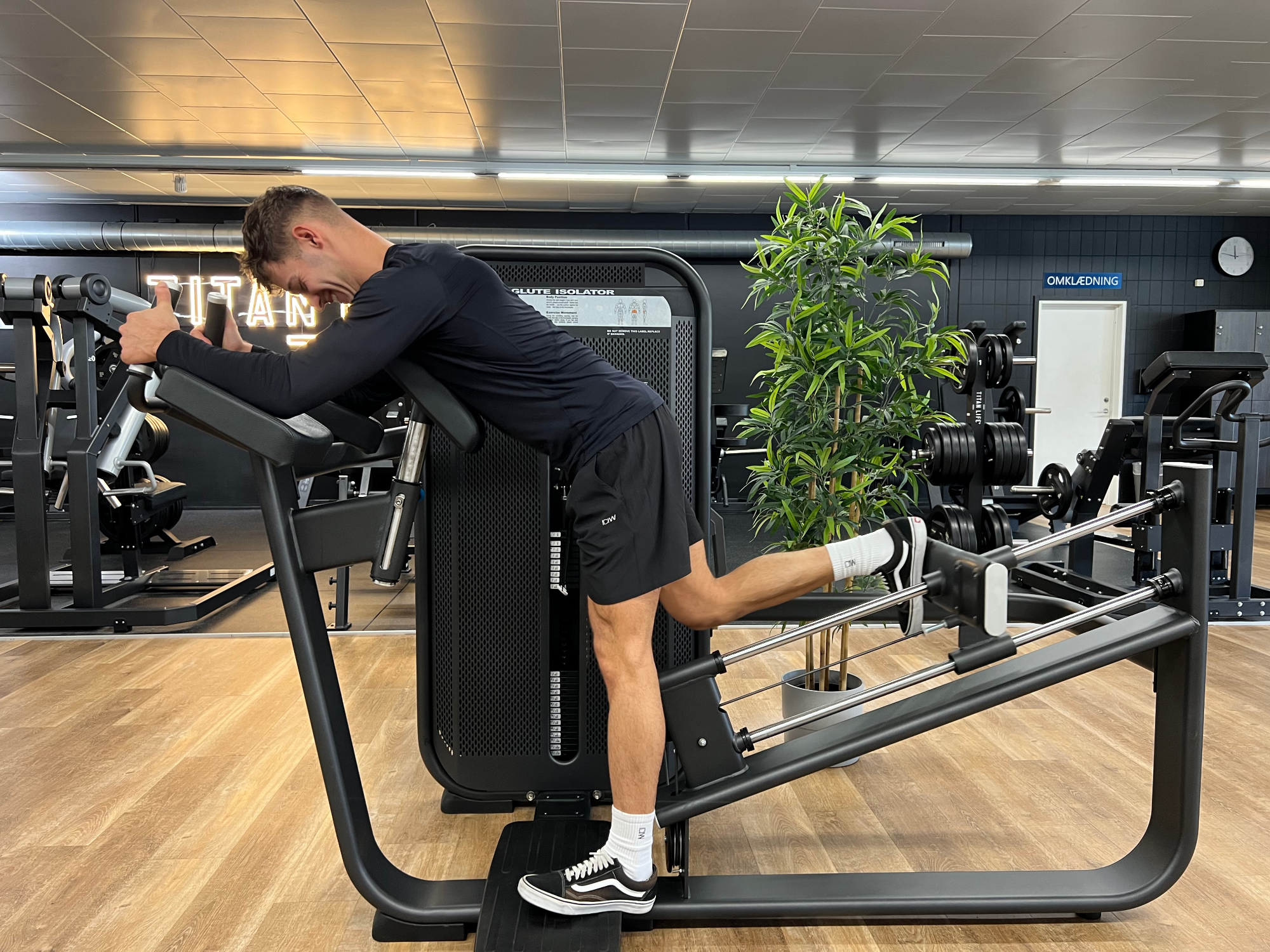 TITAN LIFE PRO Fusion Glute Isolator