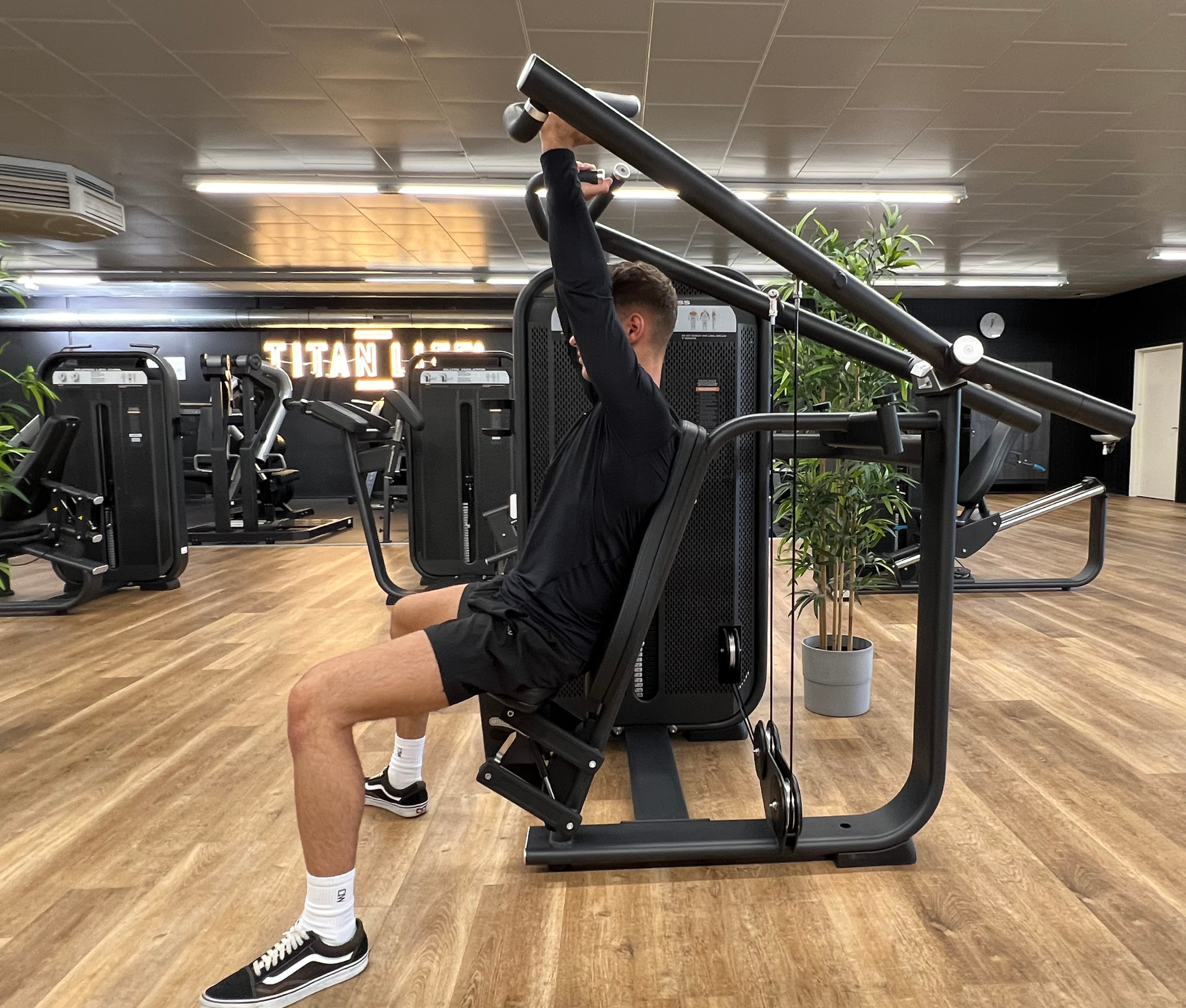 TITAN LIFE PRO Fusion Shoulder Press