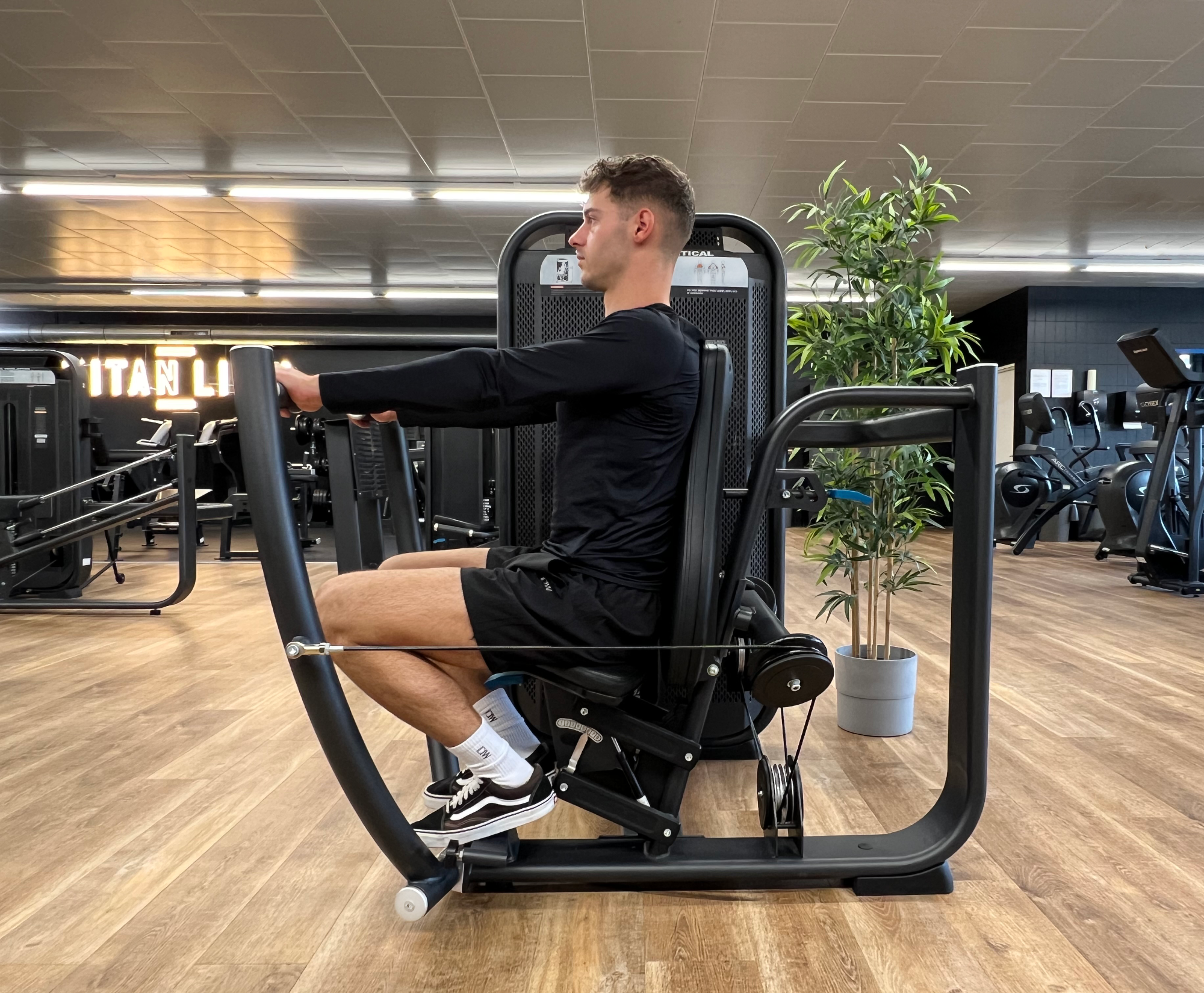 TITAN LIFE PRO Fusion Chest Press